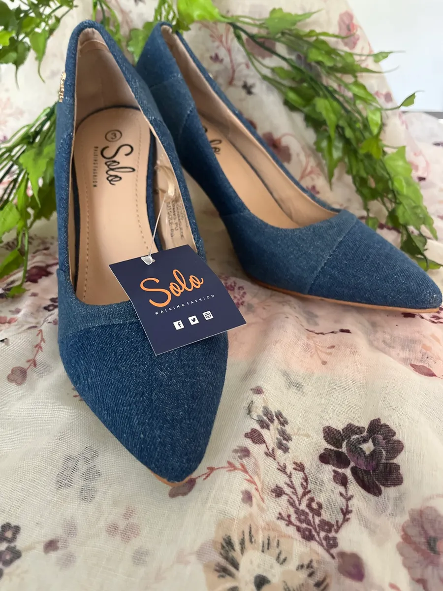Solo Denim Pointed-Toe Heels – Size 3
